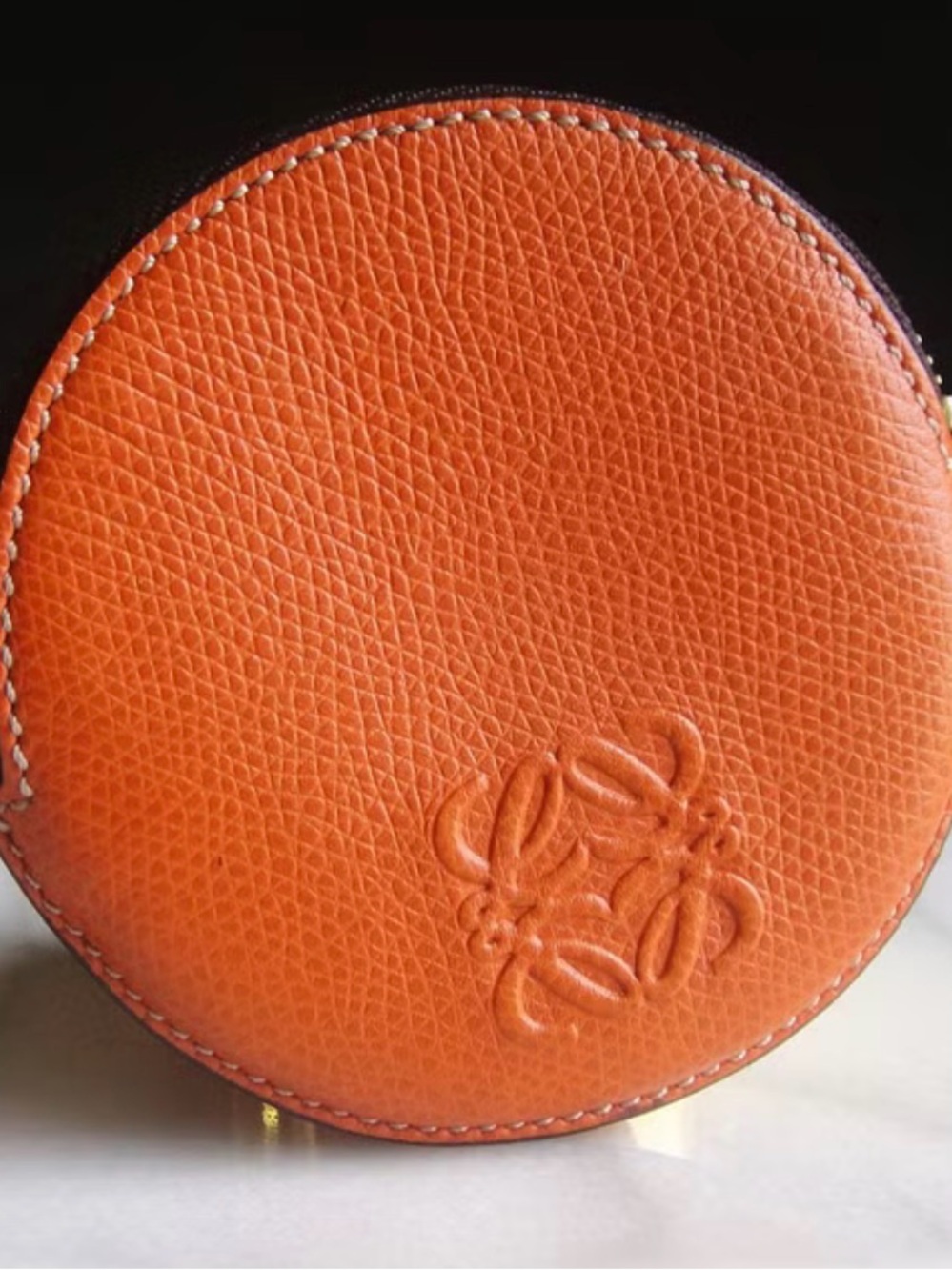 ❌SOLD❌Loewe Round Anagrama Leather Coin Purse In Orange - Picture 5 of 9
